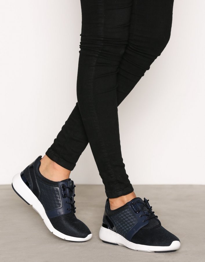 michael kors amanda trainers